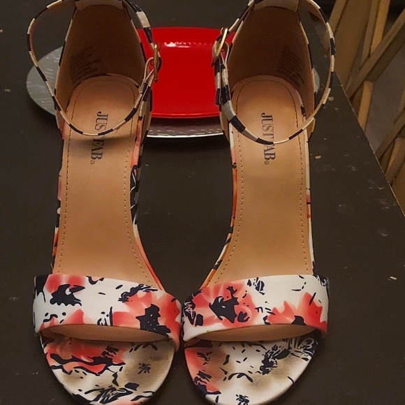 JustFab Shoes - Flowered sandles. JustFab, 8.5